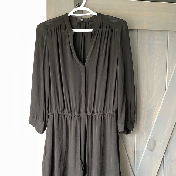 Aritzia Bennett Dress in Small 100 % silk Black colour - Picture 3 of 3